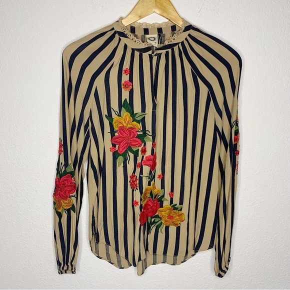 Akemi + Kin by Anthropologie Manuela Stripe Floral Long Sleeve Blouse Size XS - Picture 3 of 8